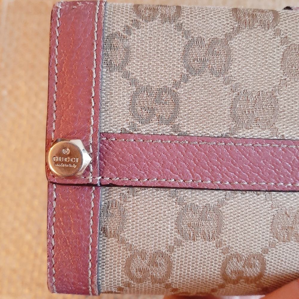 Gucci Wallet - 100% Authentic - Picture 8 of 13